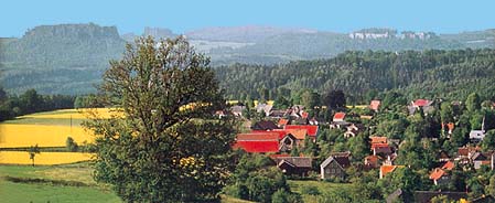 Rathewalde - Im Hintergrund die Sächsische Schweiz